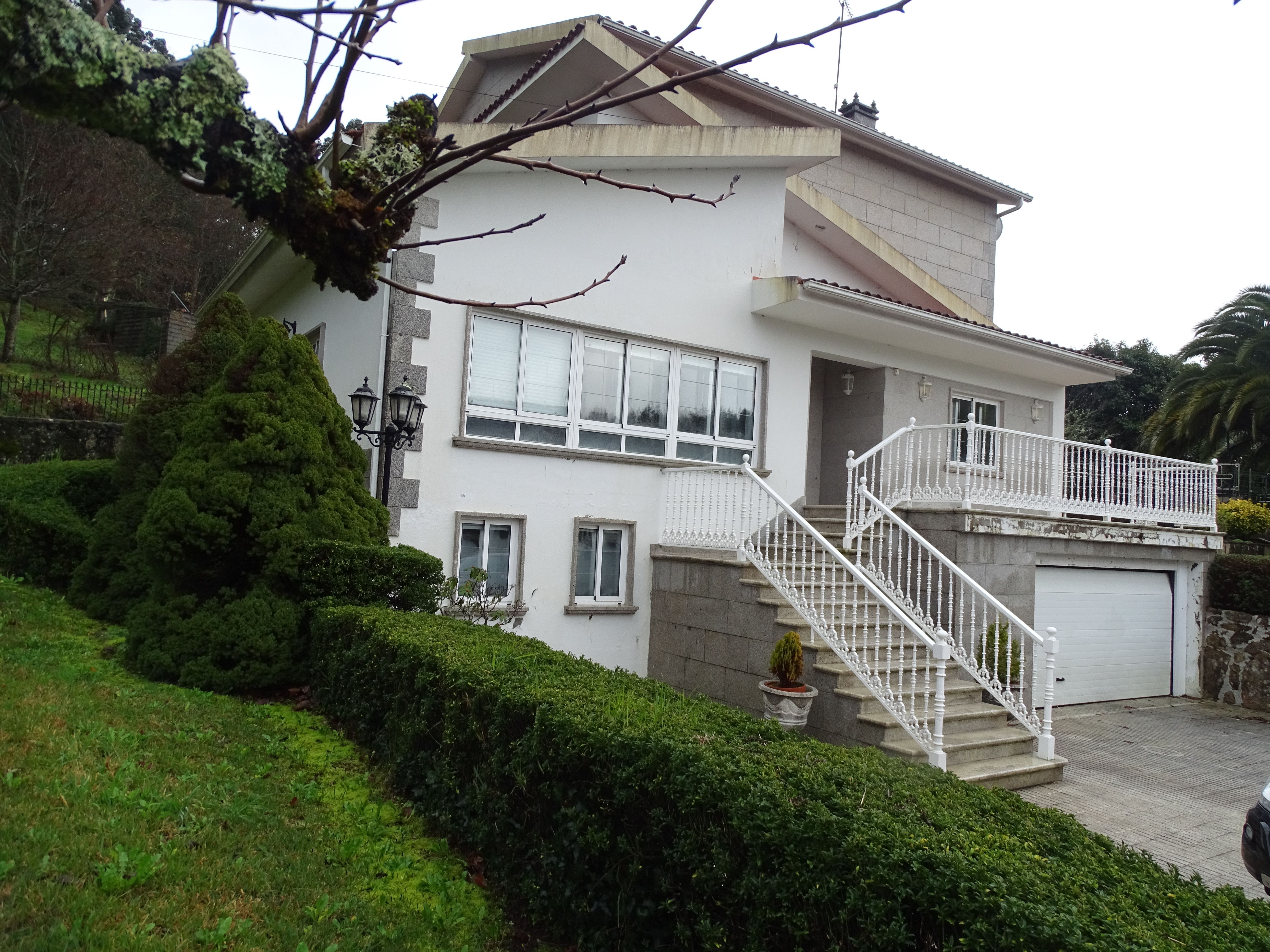Vista exterior de Casa o xalet en venda en A Lama   amb Calefacció, Jardí privat i Moblat