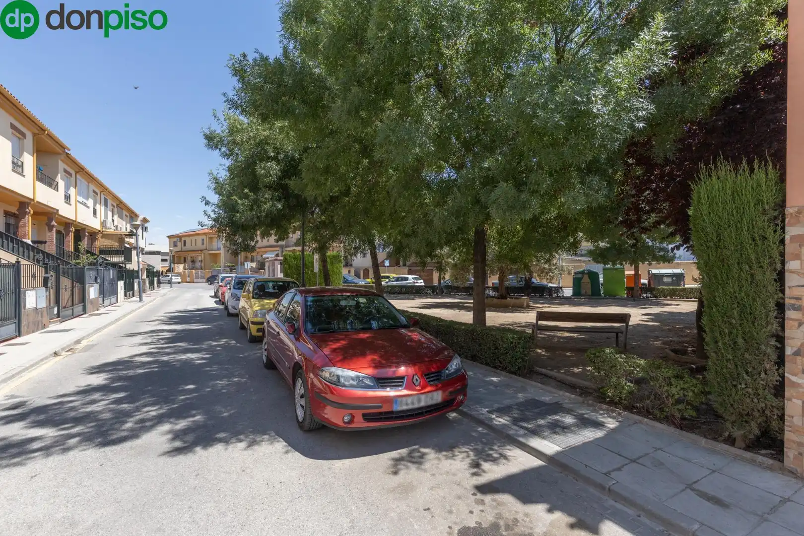 Parking of Detached homes for sale in Vegas del Genil