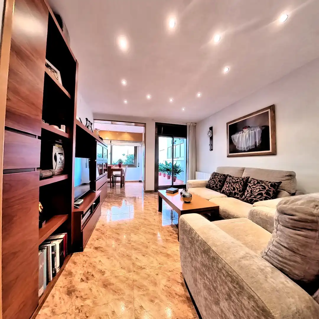 Wohnzimmer von Wohnung zum Verkauf in Barcelona mit Klimaanlage, Heizung und Terrasse