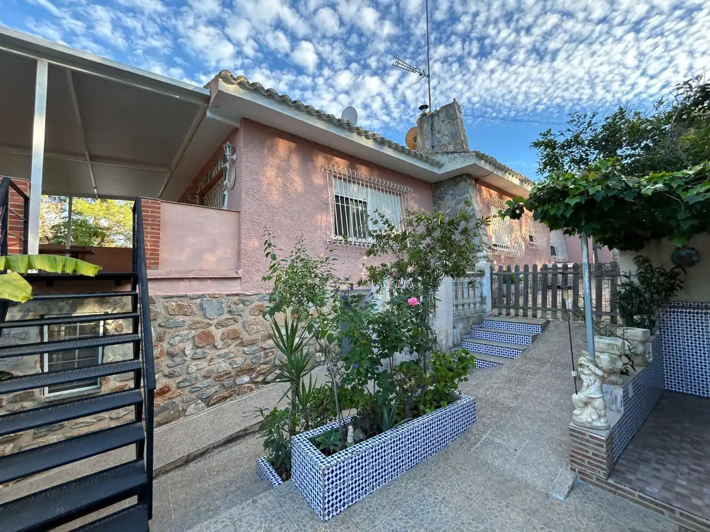 Vista exterior de Casa o chalet en venta en Torrevieja con Aire acondicionado, Trastero y Piscina