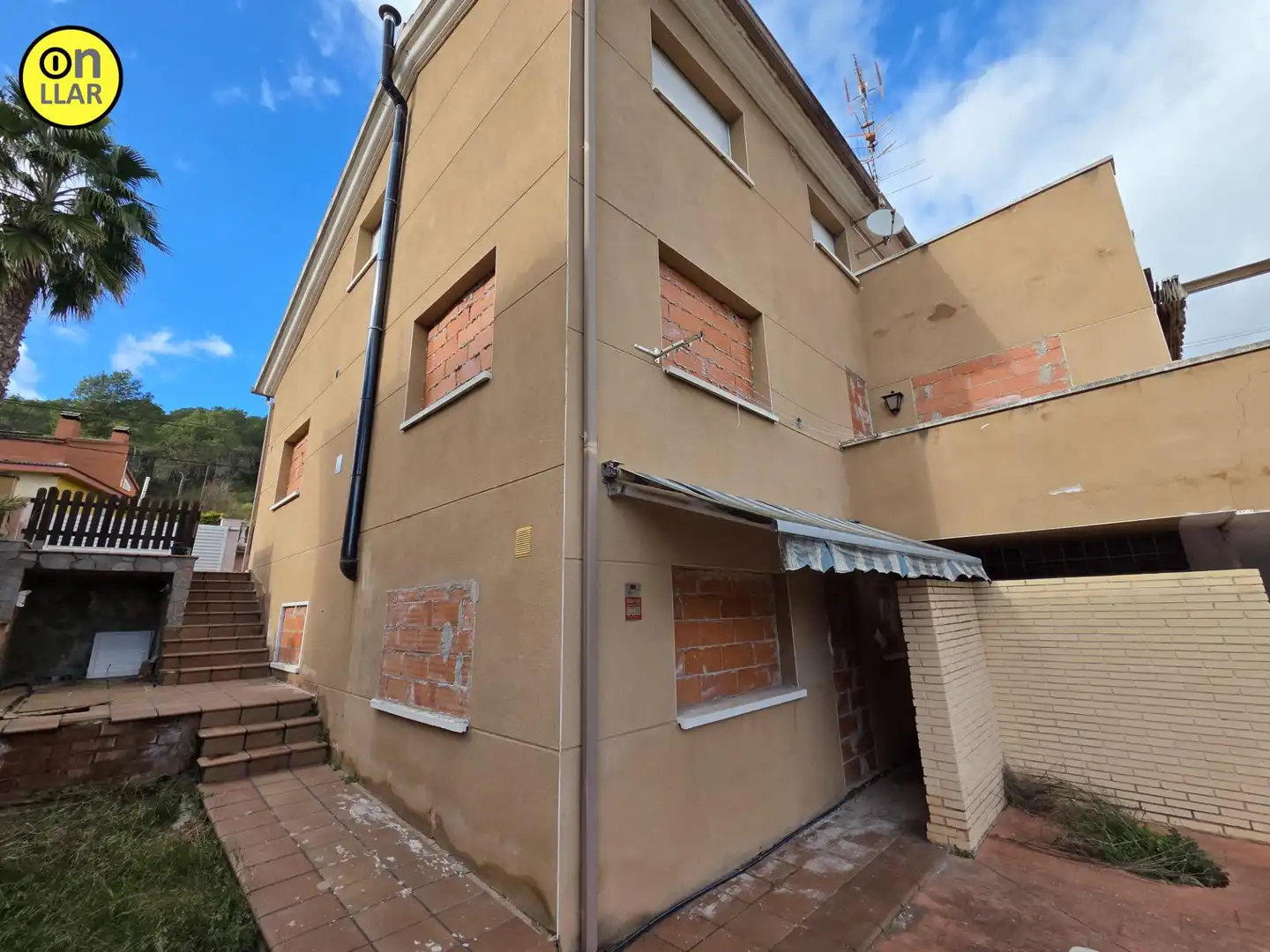 Vista exterior de Casa o xalet en venda en Canyelles amb Piscina comunitària