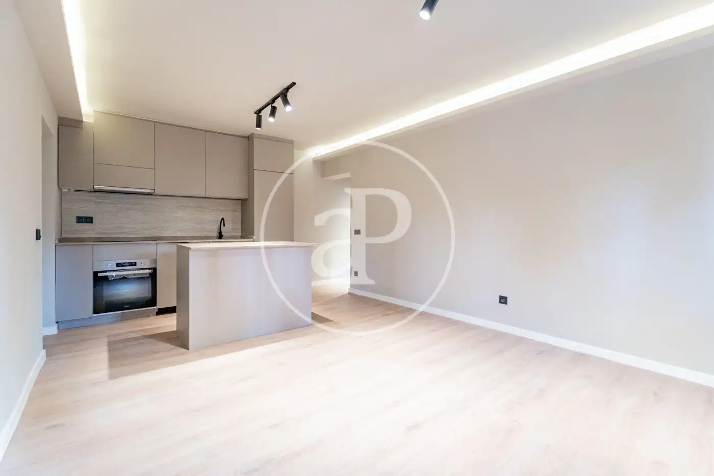 Kitchen of Flat for sale in Madrid  with Air Conditioner, Heating and Storage room