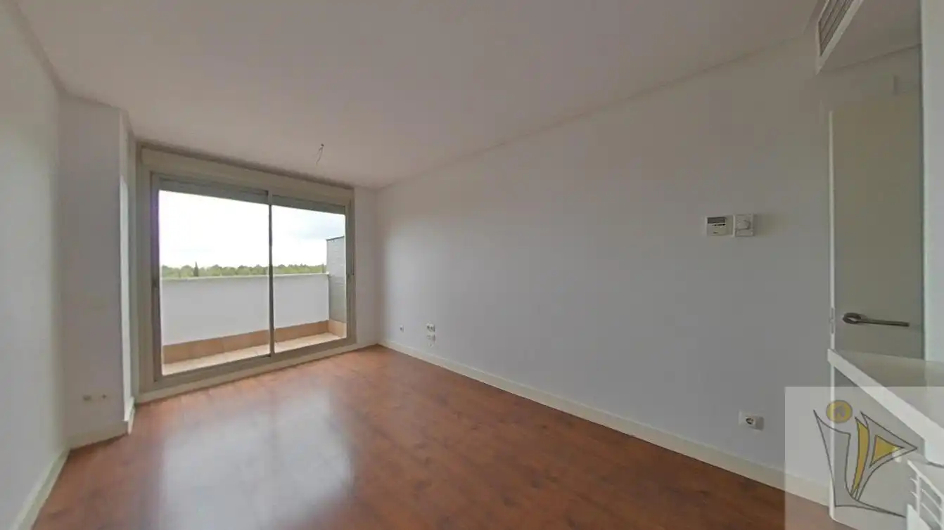 Habitación de Piso en venta en Madrid con Trastero y Piscina comunitaria