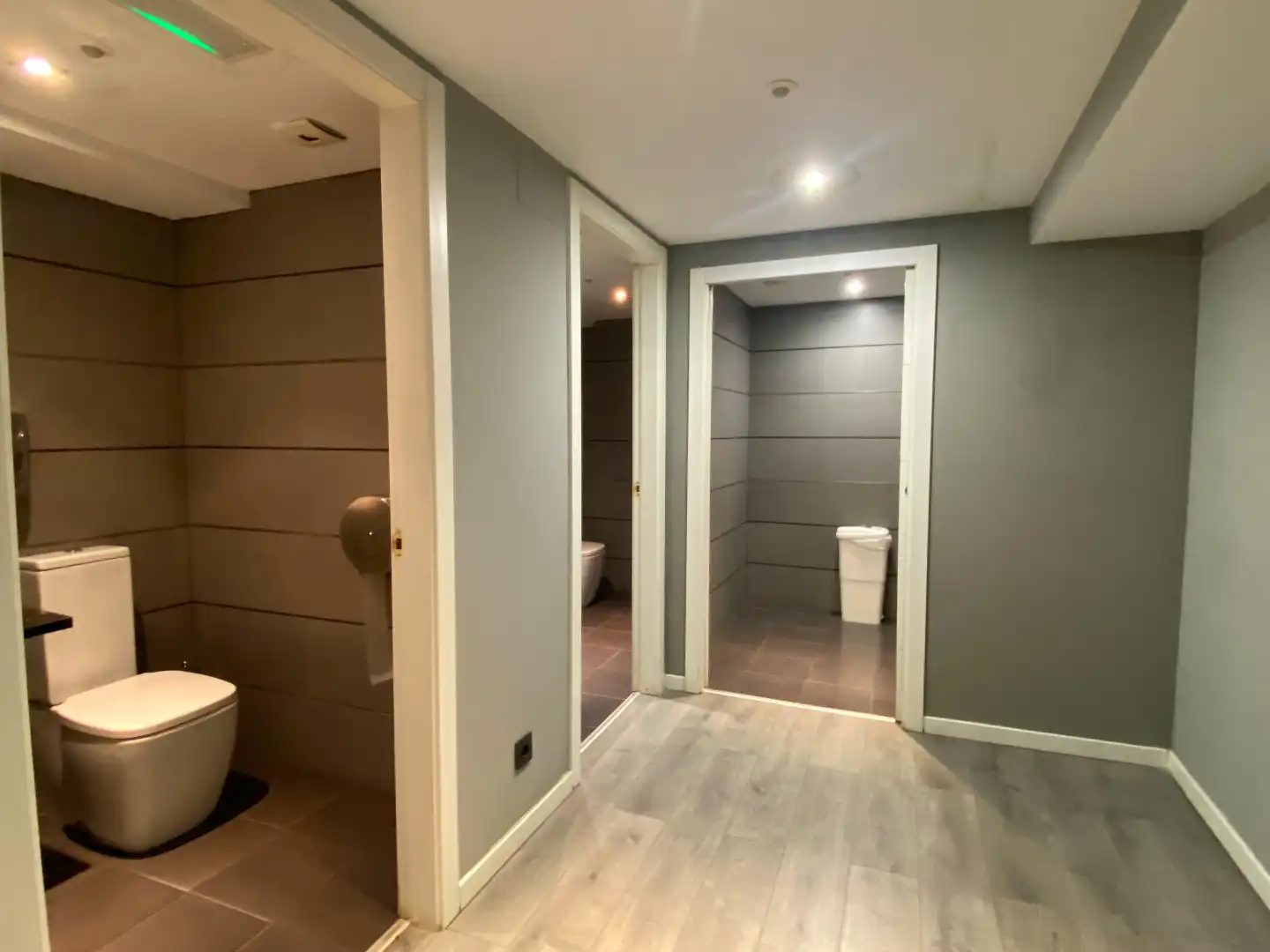 Badezimmer von Büro zur Miete in Burgos mit Klimaanlage