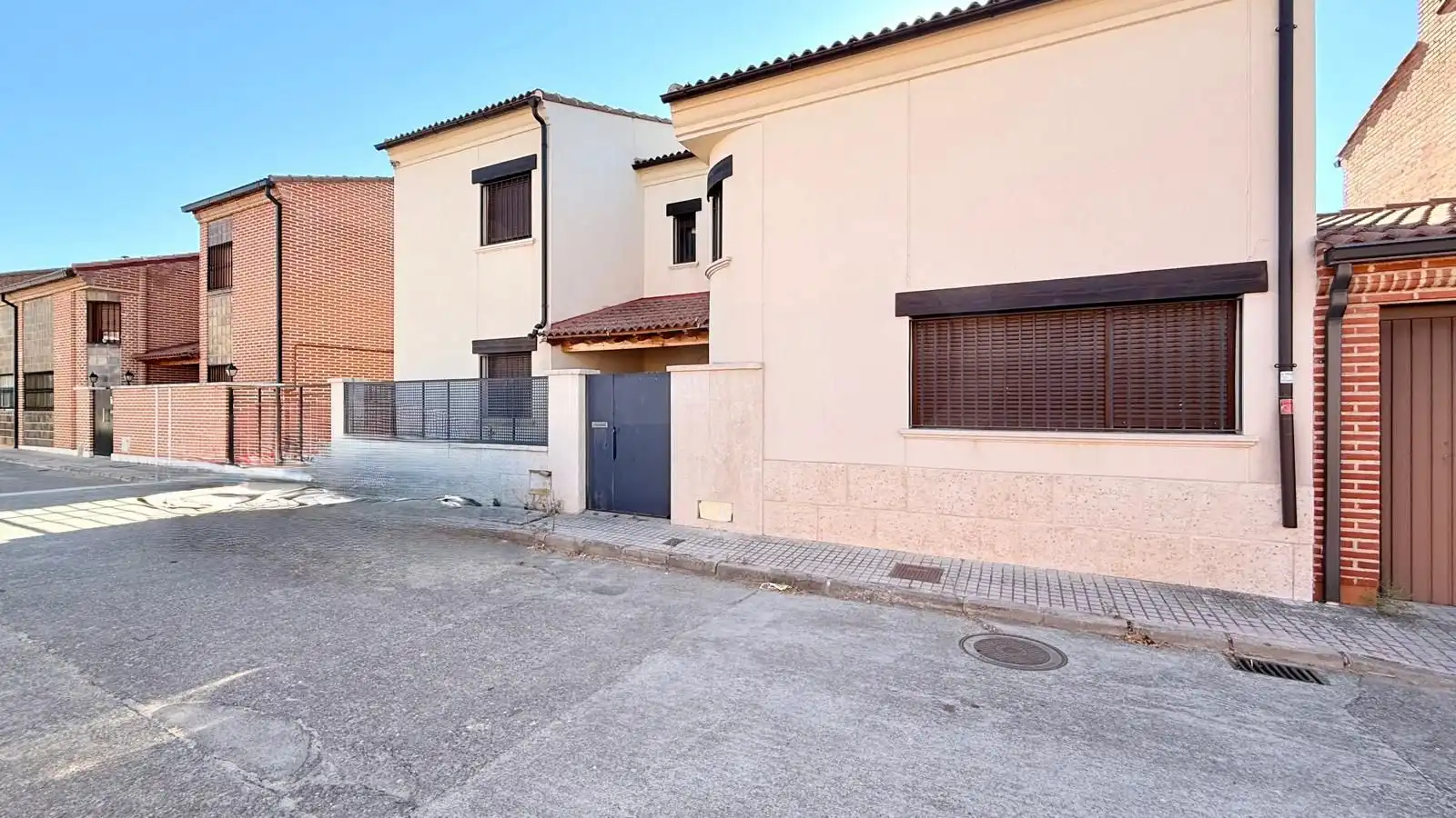 Vista exterior de Casa o xalet en venda en Medina del Campo amb Calefacció i Terrassa