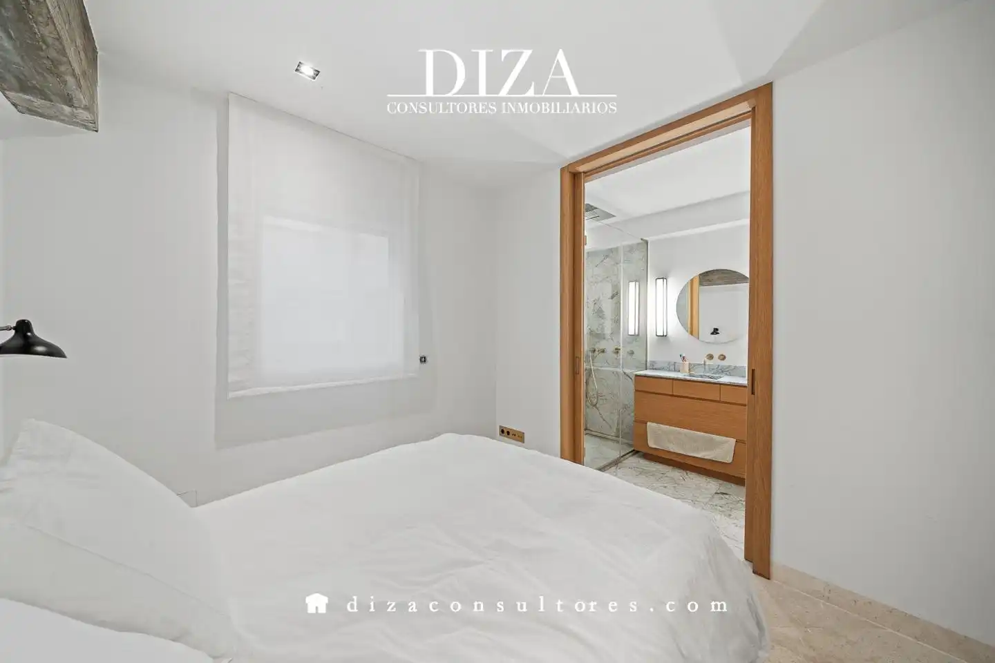 Bedroom of Attic for sale in Madrid  with Air Conditioner, Terrace and Storage room