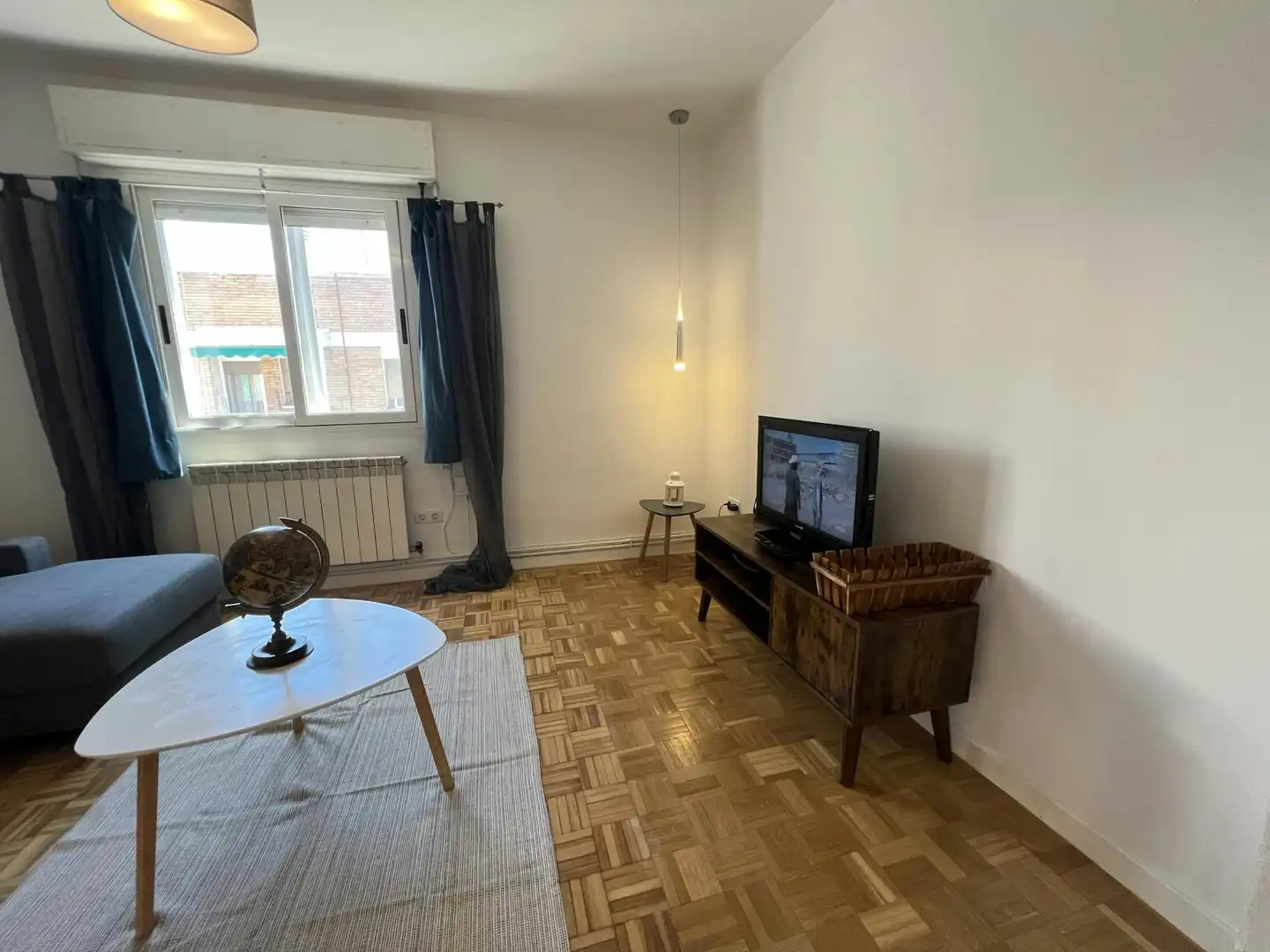 Sala d'estar de Pis de lloguer en Madrid amb Aire condicionat, Moblat i TV
