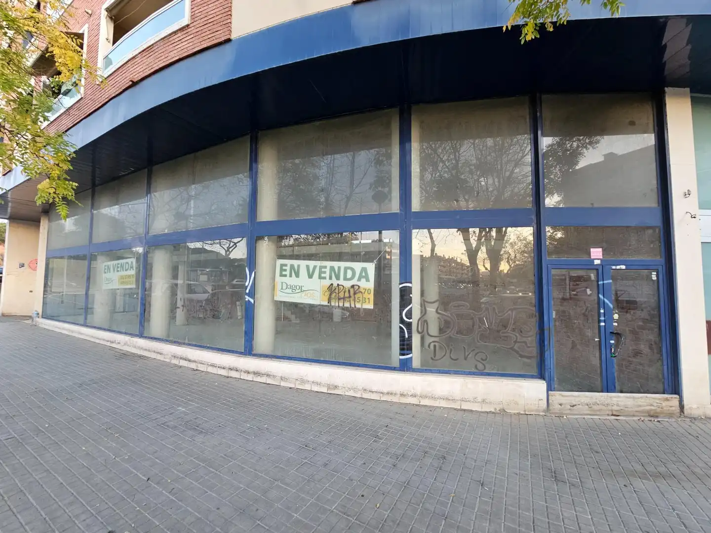 Local comercial en venda a Avenida Anselm Clave