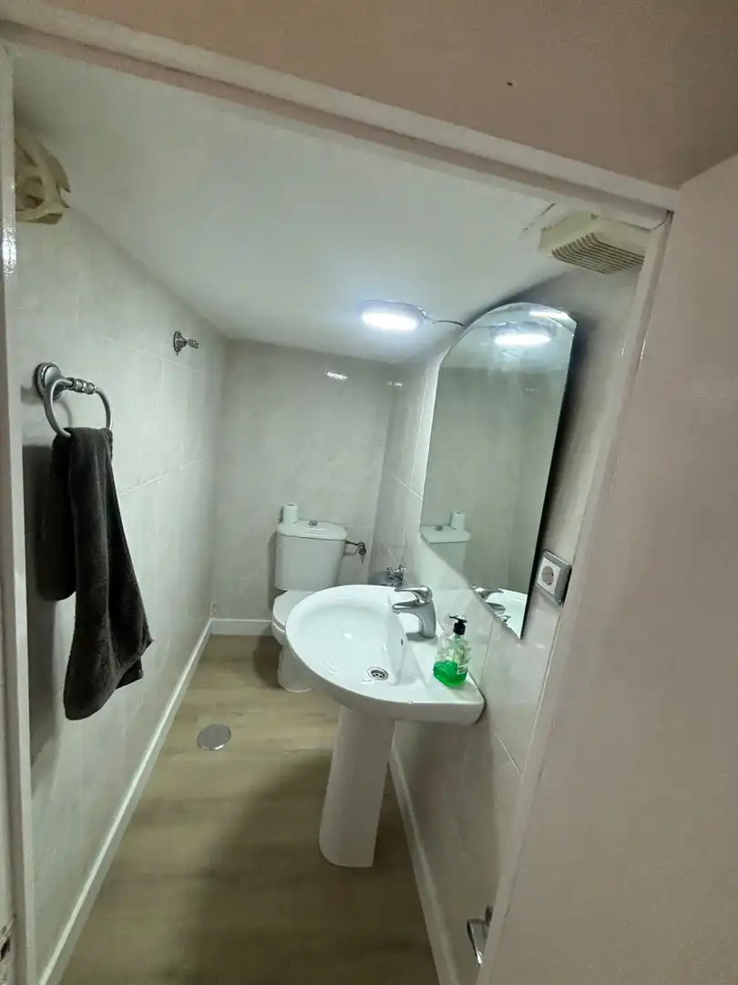 Bany de Local de lloguer en Jaén amb Aire condicionat