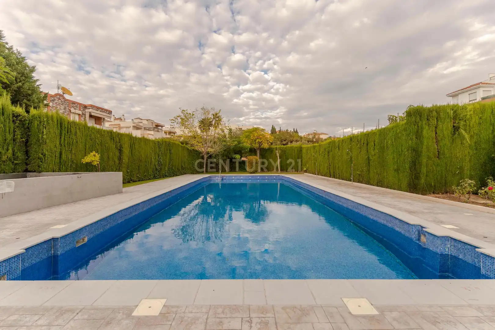Piscina de Apartamento en venta en Albolote con Aire acondicionado, Lavadora y Microondas