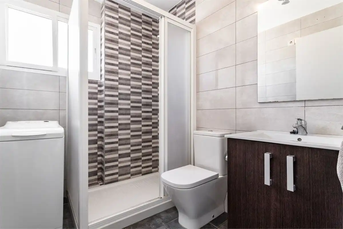 Badezimmer von Erdgeschoss zum Verkauf in Fuengirola mit Terrasse