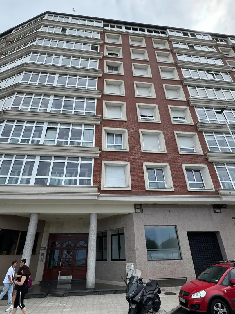 Vista exterior de Pis en venda en Gijón  amb Calefacció