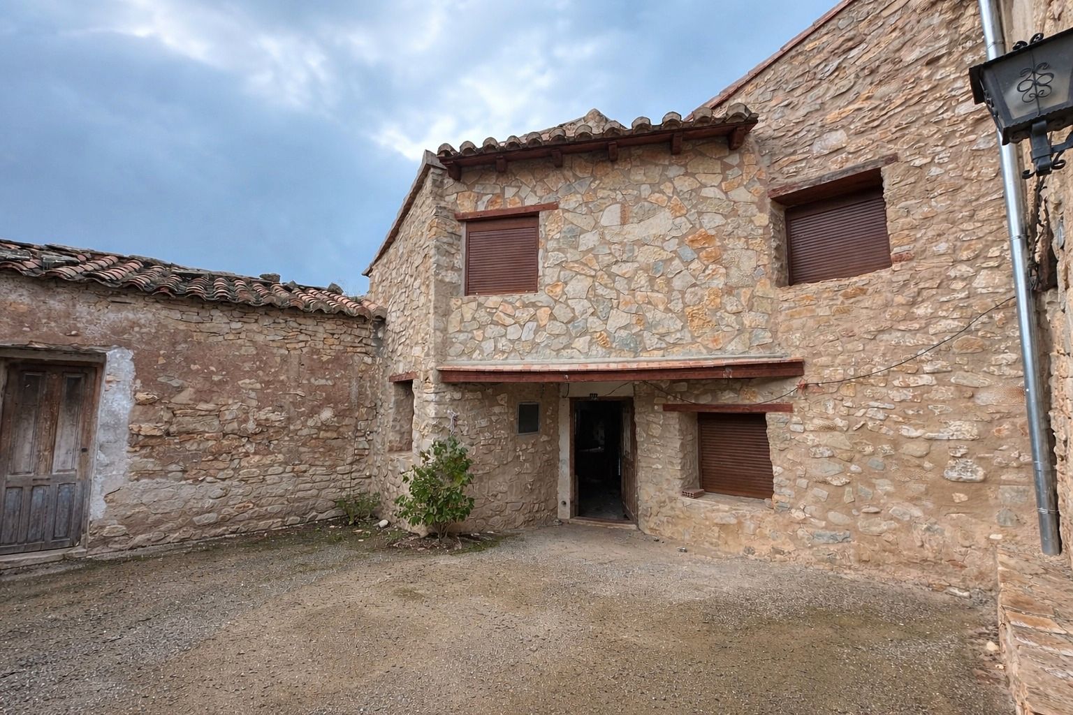 Vista exterior de Casa adosada en venta en Alpuente