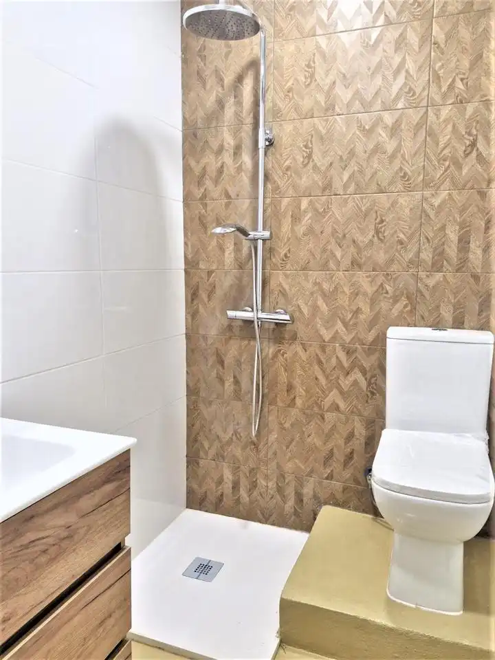 Baño de Piso de alquiler en Almería con Aire acondicionado