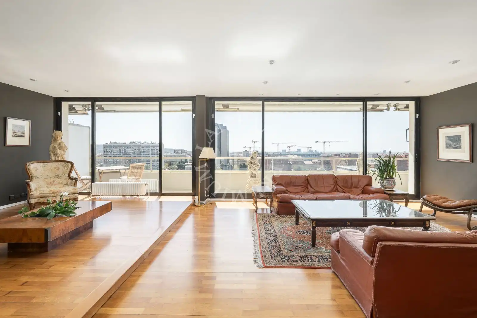 Wohnzimmer von Dachboden zum Verkauf in Barcelona mit Terrasse, Abstellraum und Schwimmbad