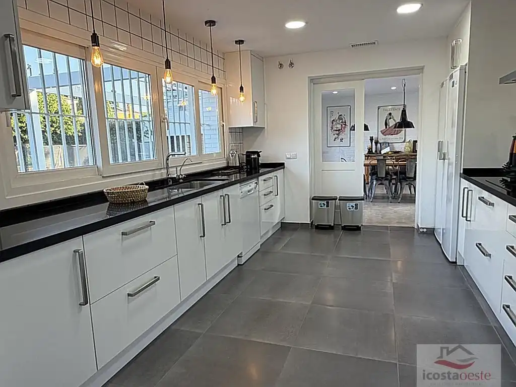 Villa con piscina in vendita a Vistahermosa - Fuentebravía, imagen 3