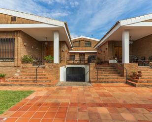 Vista exterior de Casa o xalet en venda en  Sevilla Capital amb Aire condicionat, Calefacció i Jardí privat