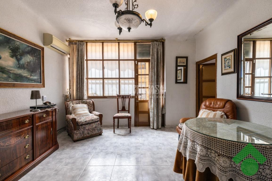 Sala d'estar de Casa adosada en venda en  Granada Capital amb Terrassa i Balcó