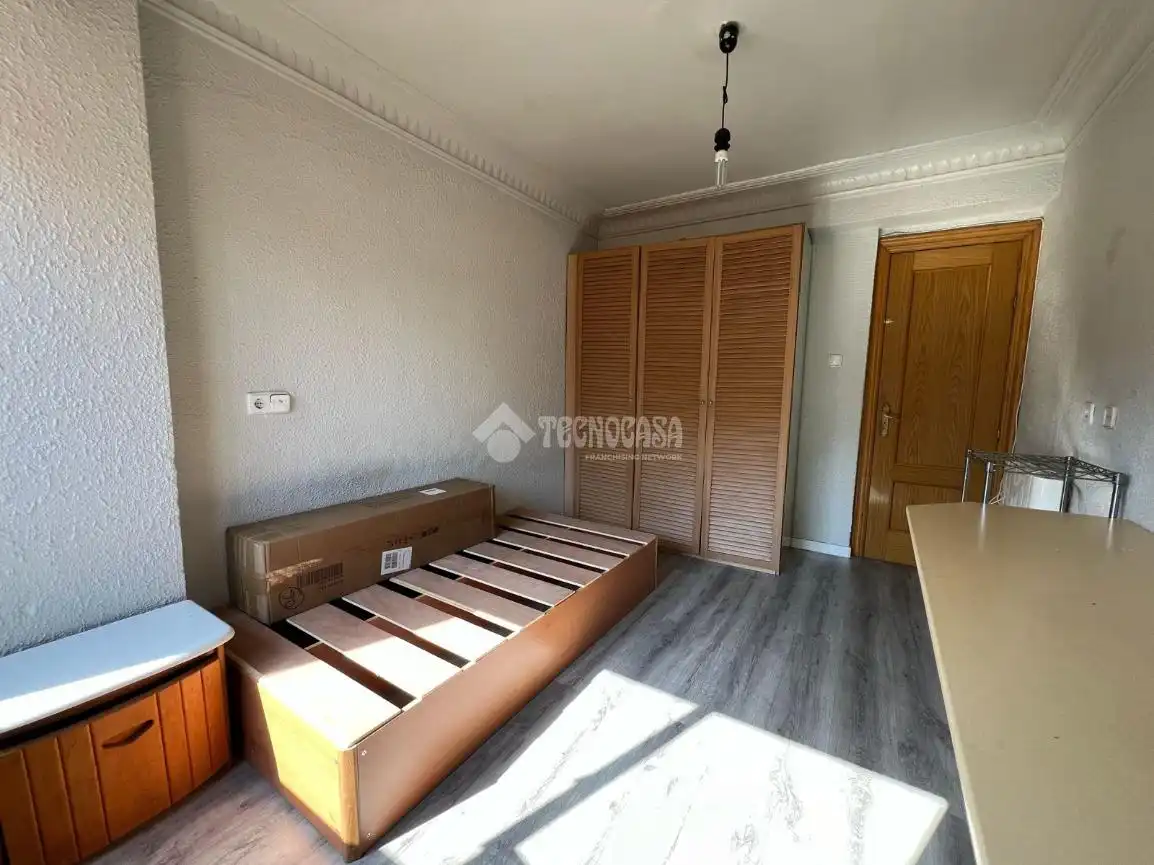 Habitación de Piso en venta en Zaragoza con Calefacción y Amueblado