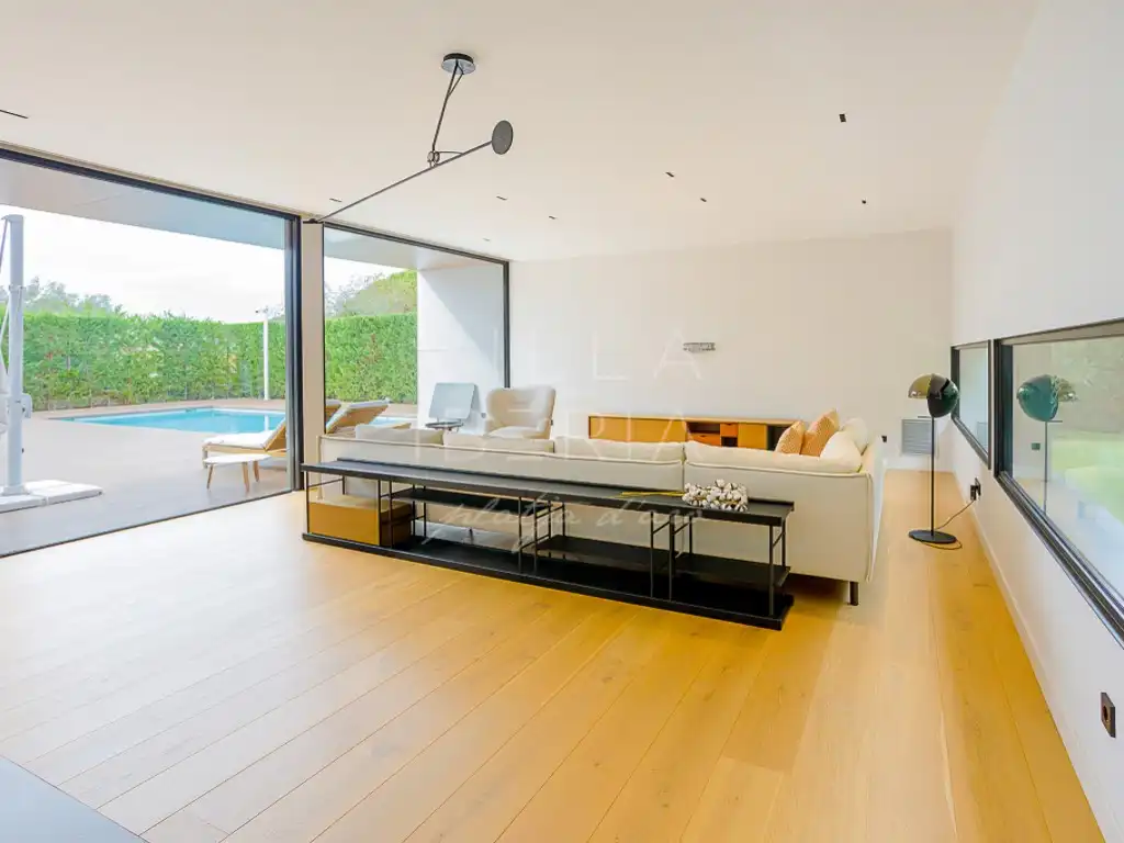 EXCLUSIVA VILLA EN SAGARÓ AMPLITUD, PRIVACIDAD Y DISEÑO, imatge 4