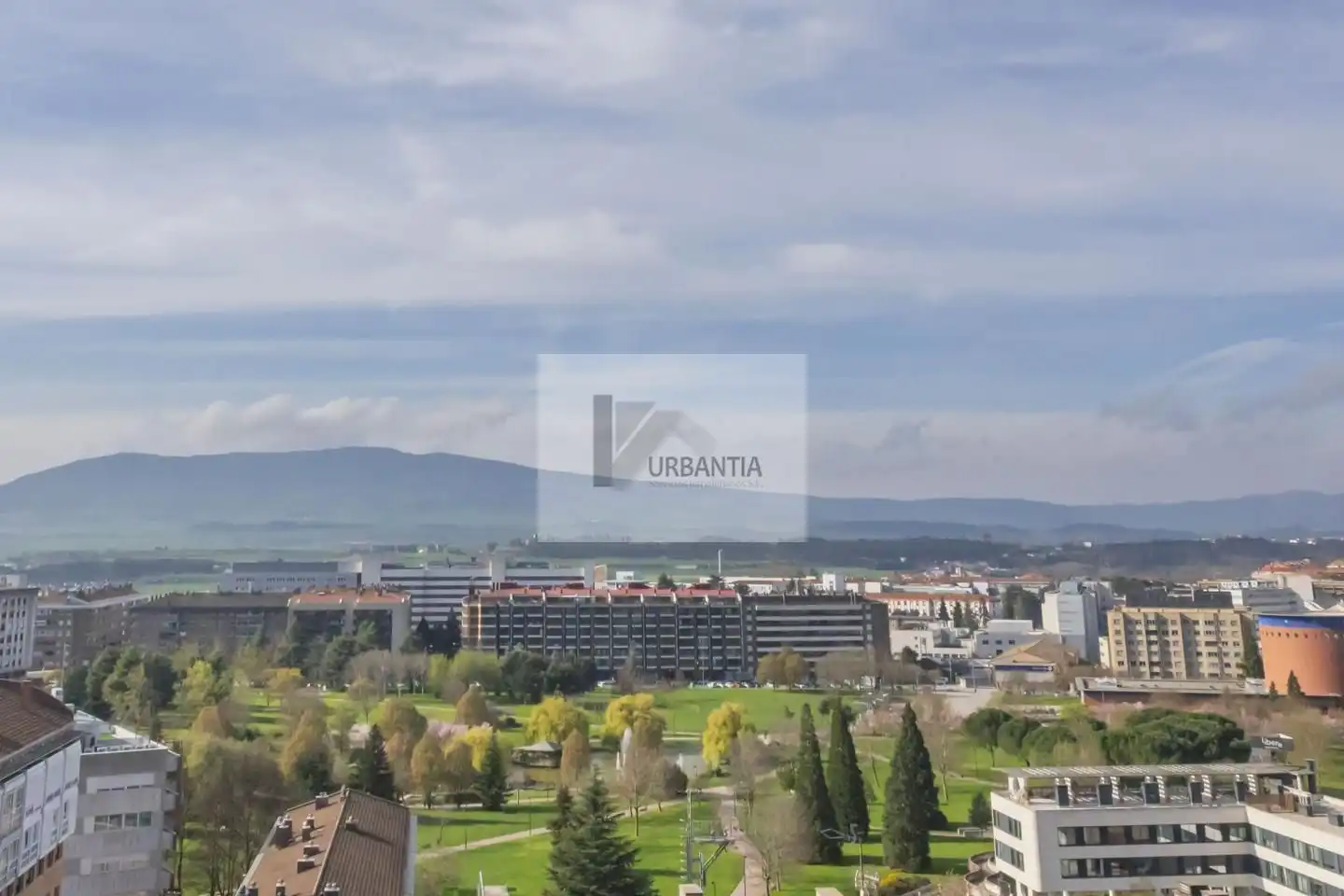 Vista exterior de Piso en venta en  Pamplona / Iruña con Calefacción, Parquet y Terraza