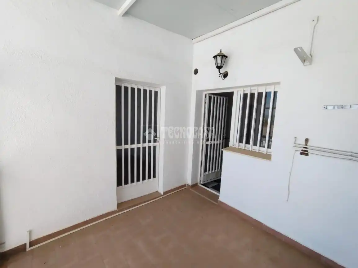 Terrassa de Casa adosada en venda en Mengíbar amb Piscina