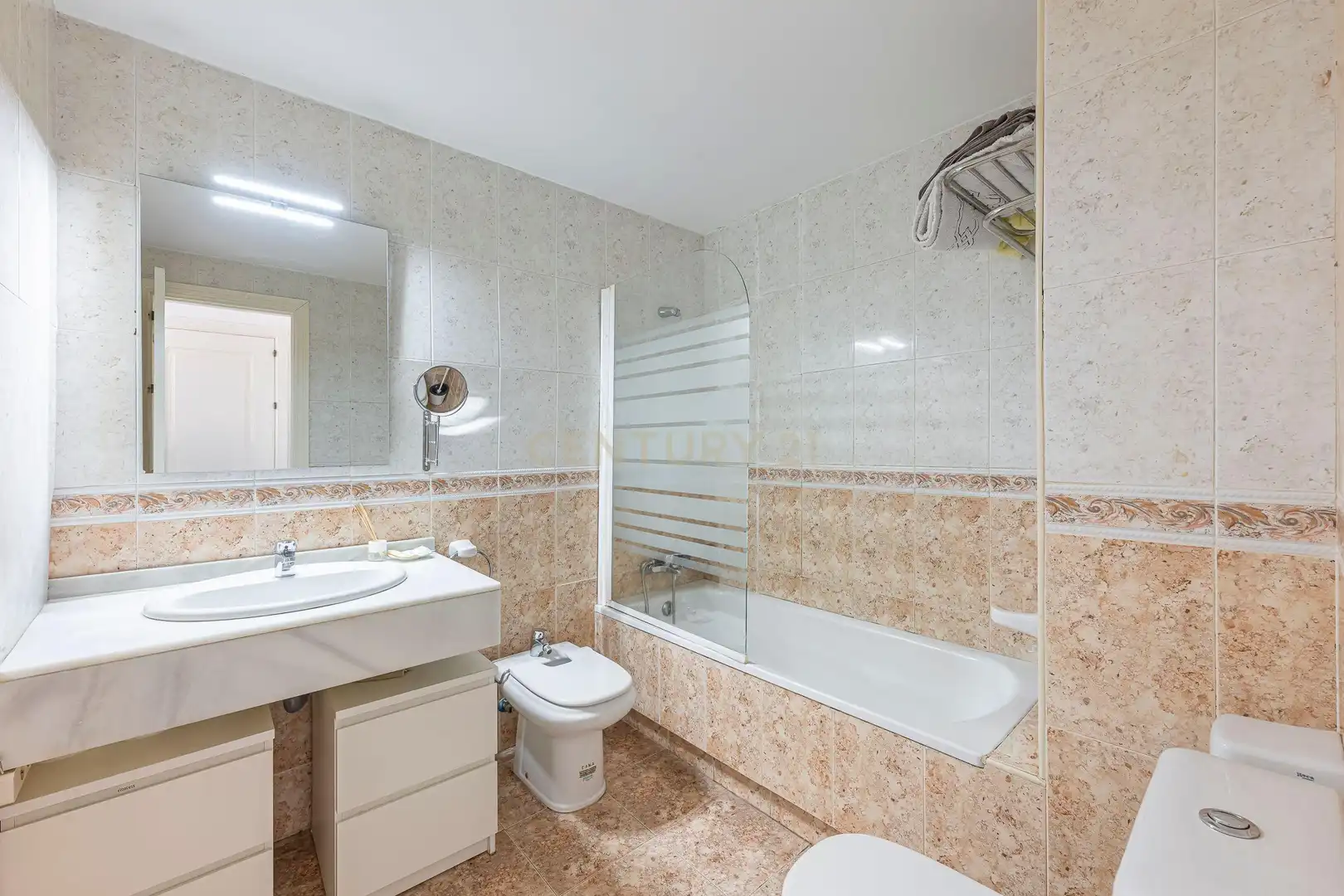 Baño de Apartamento en venta en Marbella con Aire acondicionado, Trastero y Lavadora