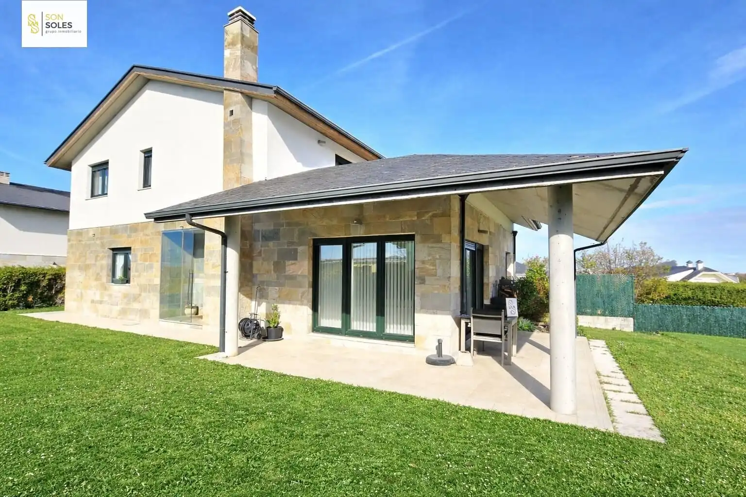 Vista exterior de Casa o chalet en venta en Santa Cruz de Bezana con Calefacción, Jardín privado y Terraza