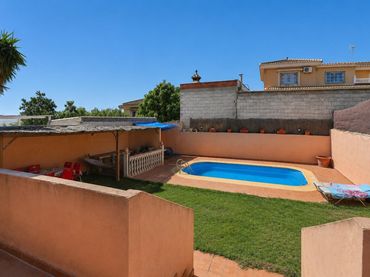 Villa con piscina in vendita a Urbanización el Puntal G-2 82
