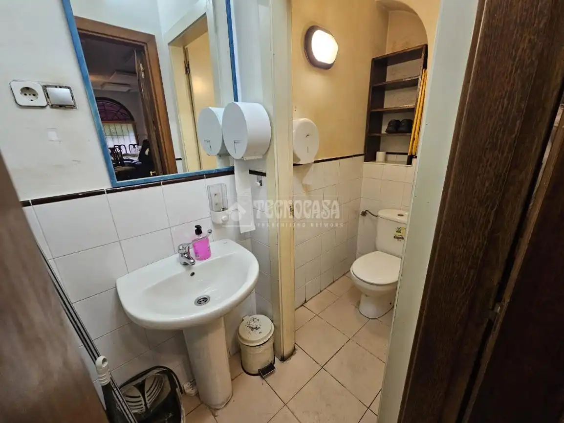 Baño de Local en venta en Madrid con Aire acondicionado, Calefacción y Terraza