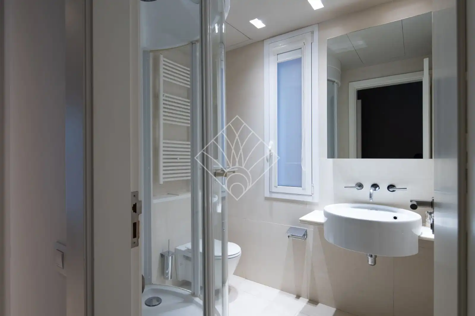 Bathroom of Houses for sale in Barcelona  with Air Conditioner, Heating and Terrace