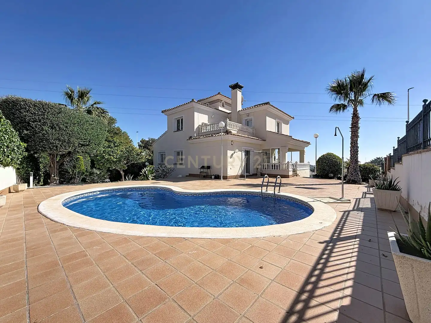 Vista exterior de Casa o xalet en venda en Orihuela amb Jardí privat, Traster i Piscina