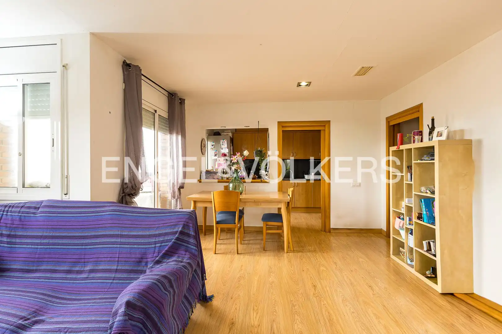 Sala d'estar de Casa adosada en venda en Cubelles amb Calefacció, Jardí privat i Terrassa