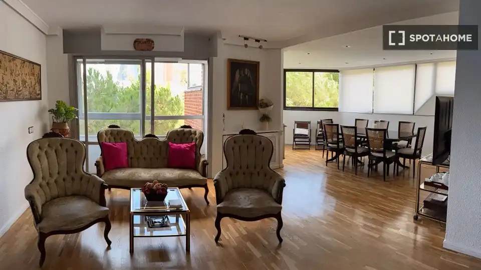 Living room of Flat for rent in Madrid  with Air Conditioner, Heating and Furnished