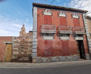 Vista exterior de Casa o xalet en venda en Fuentelapeña amb Terrassa