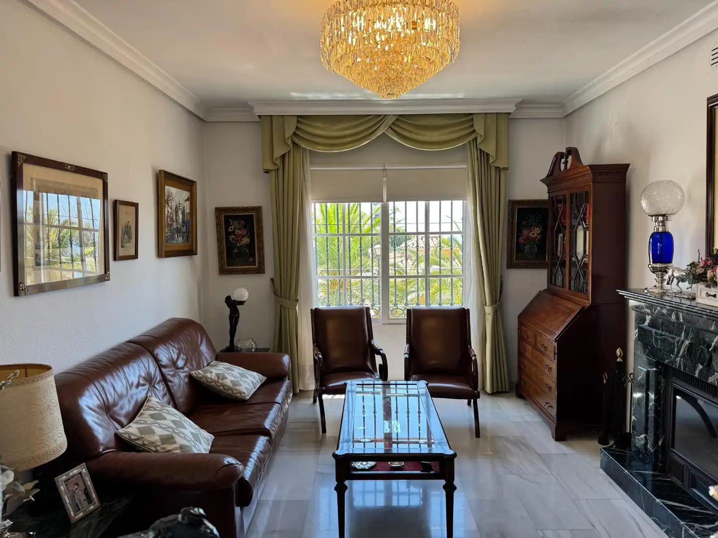 Sala d'estar de Casa adosada en venda en Málaga amb Aire condicionat, Calefacció i Jardí privat