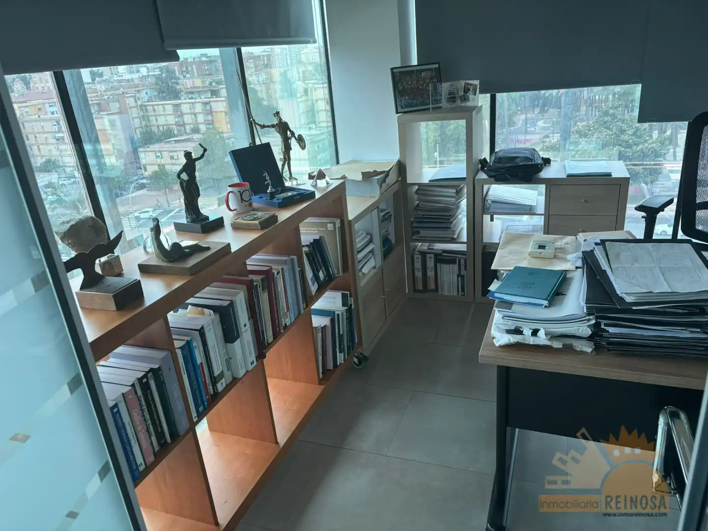 Bureau avec ascenseur à louer à Carril Condomina 3