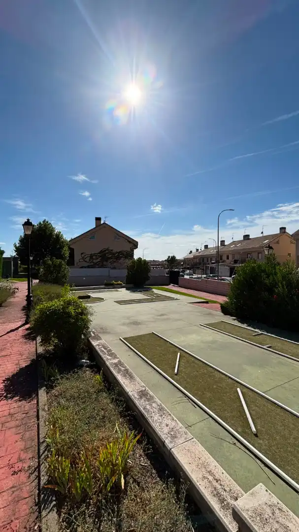 Parking de Casa adosada en venta en Seseña con Calefacción, Jardín privado y Terraza
