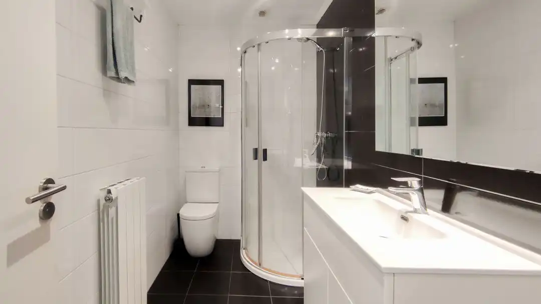 Badezimmer von Wohnung zum Verkauf in Donostia - San Sebastián  mit Heizung und Möbliert