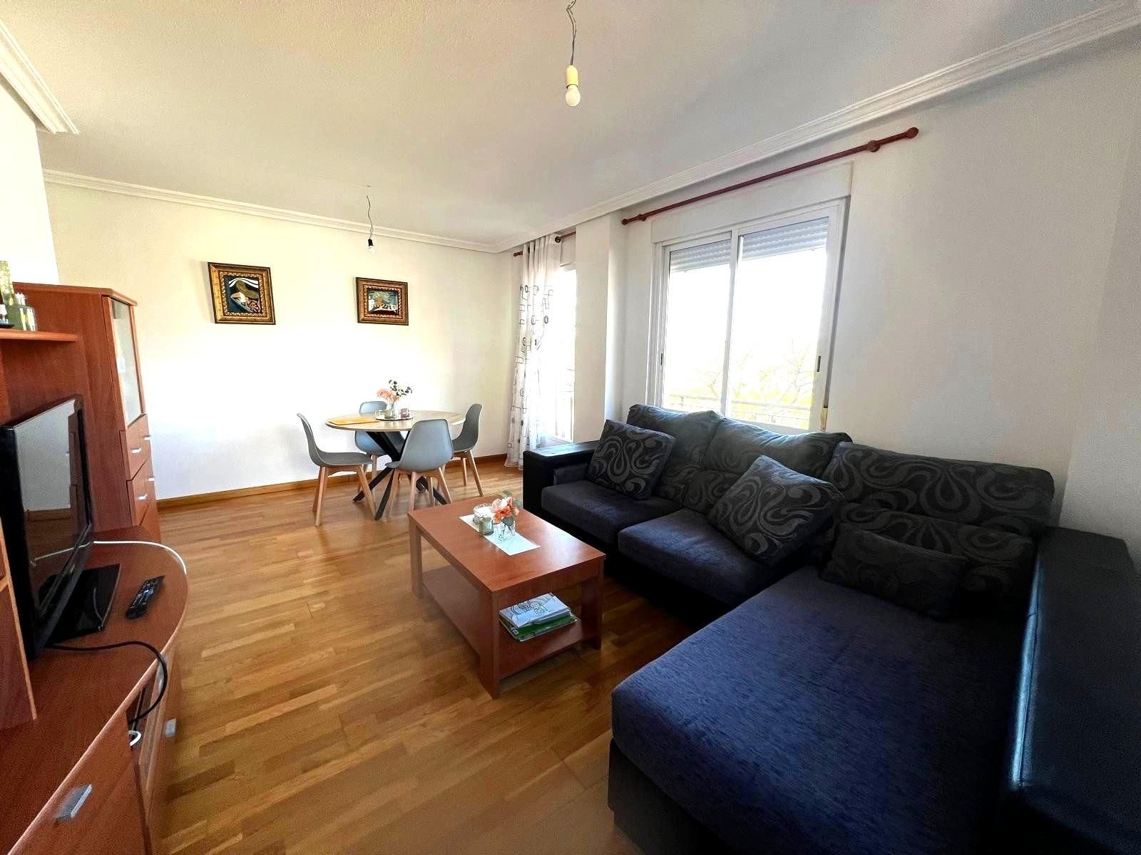 Living room of Flat for sale in Salamanca Capital  with Heating, Private garden and Terrace