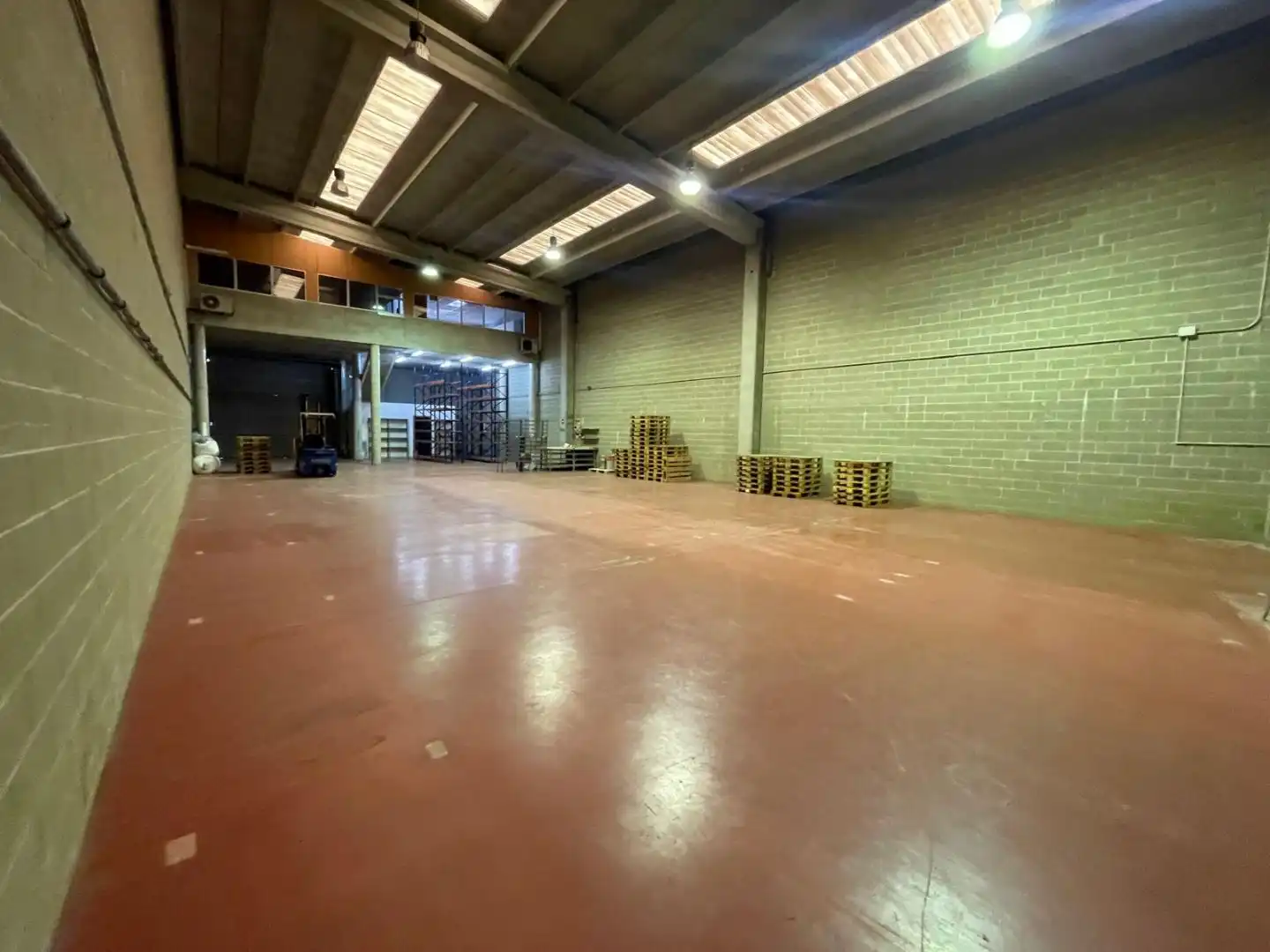 Nau industrial de lloguer a Carrer Ceramica 4
