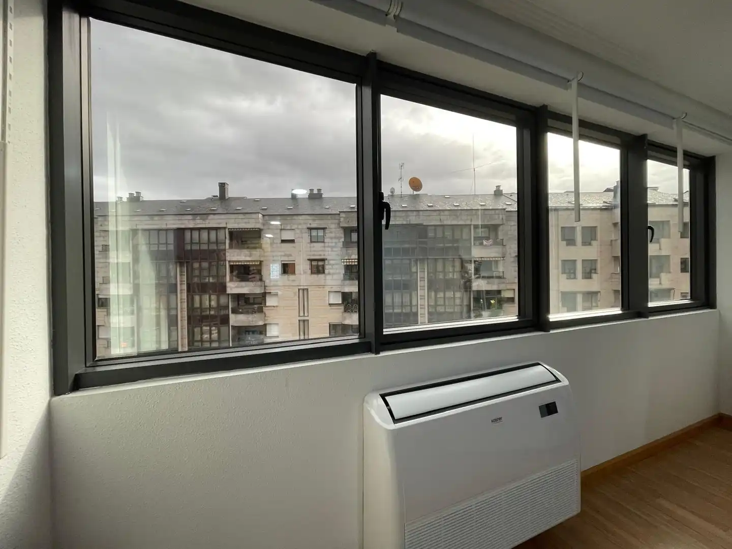 Schlafzimmer von Wohnung zur Miete in Ponferrada mit Möbliert und Balkon