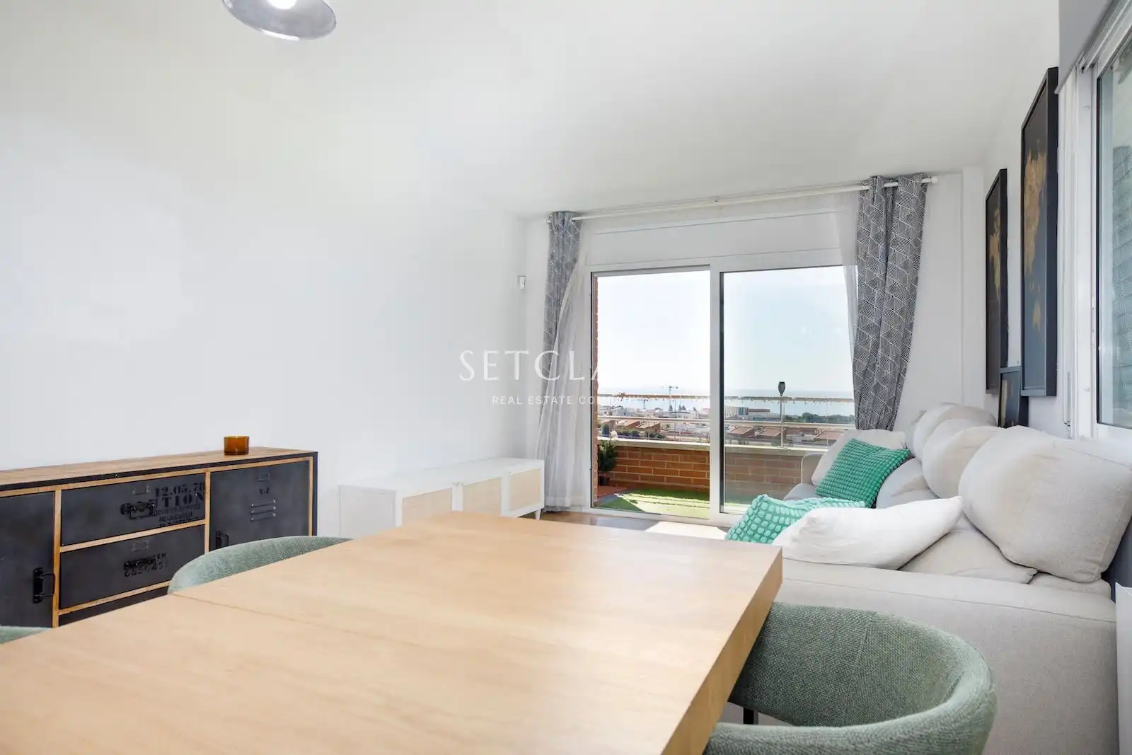 Bedroom of Attic for rent in Tiana  with Air Conditioner, Heating and Parquet flooring