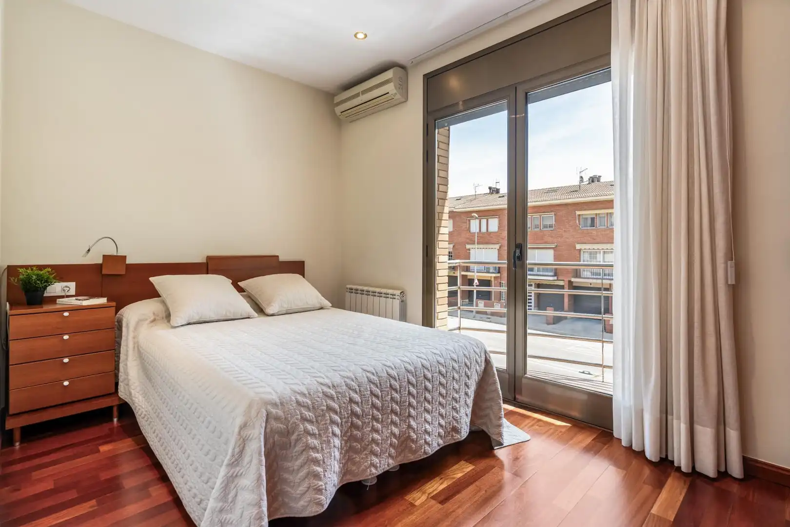 Schlafzimmer von Einfamilien-Reihenhaus zum Verkauf in Granollers mit Heizung, Privatgarten und Terrasse