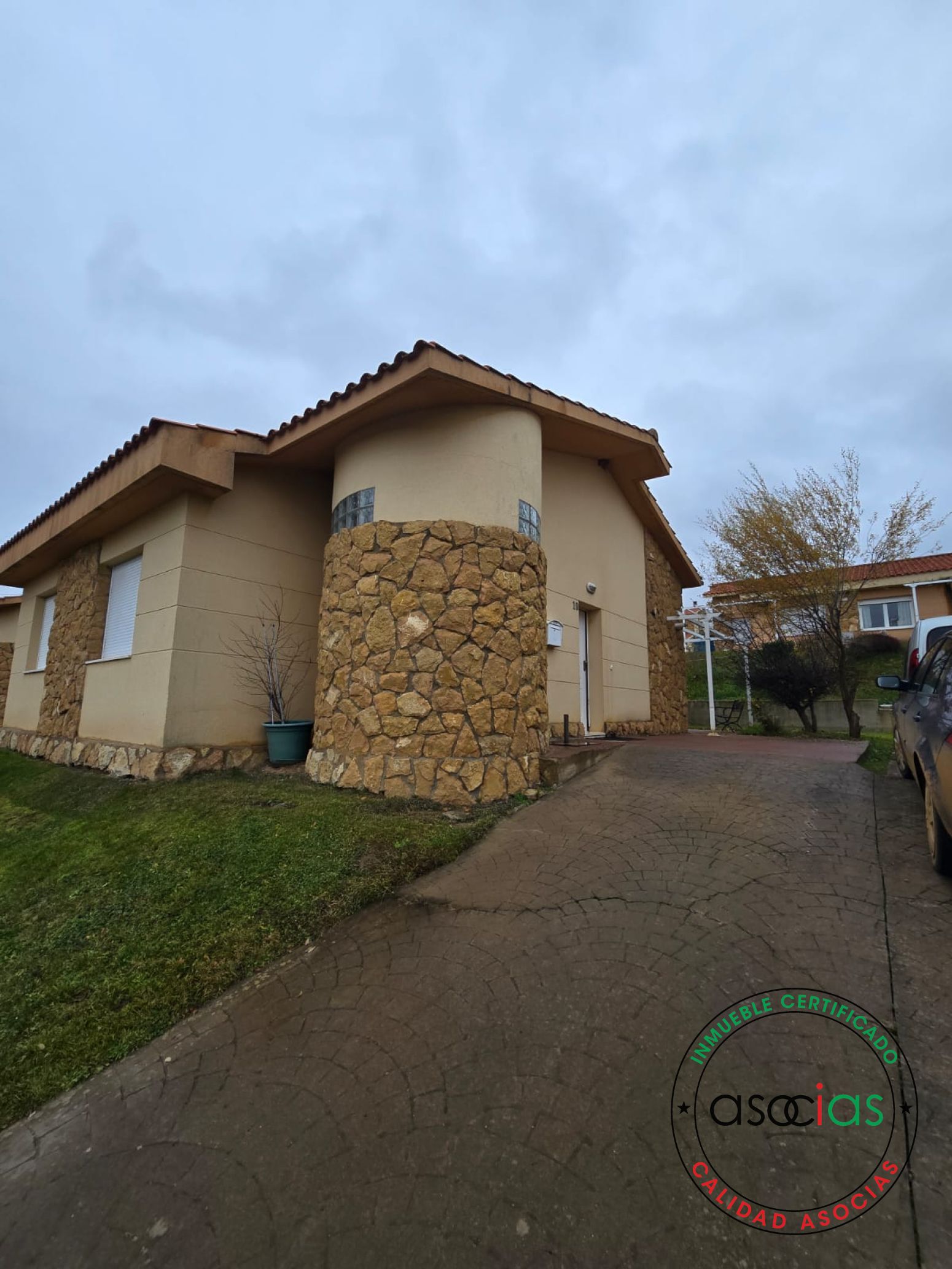Exterior view of Single-family semi-detached for sale in Valverde de la Virgen  with Heating and Parquet flooring