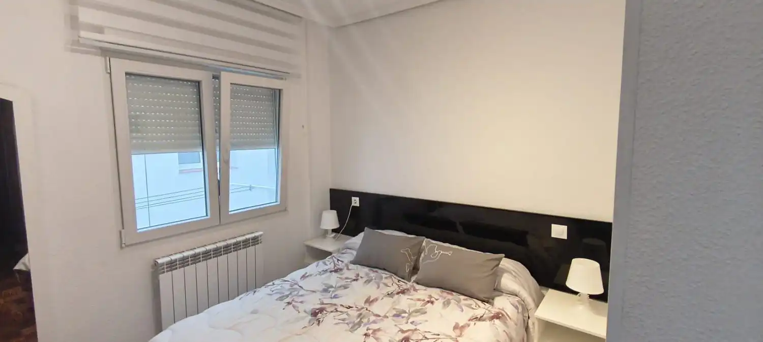 Bedroom of Flat for rent in Torrelavega   with Balcony