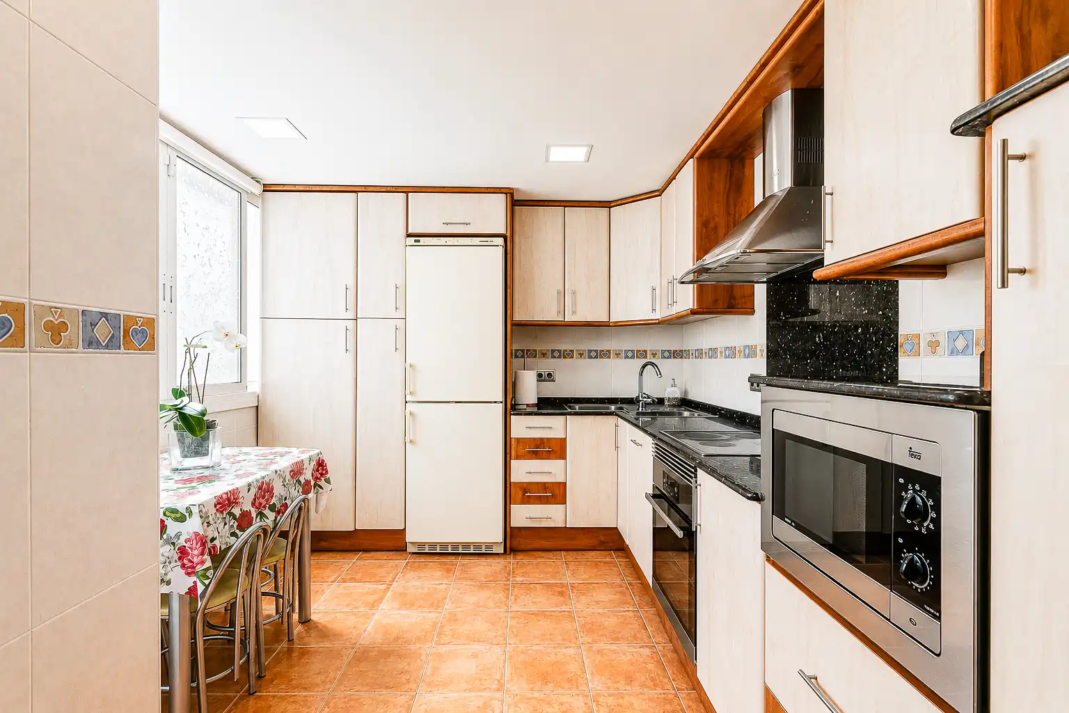 Cuina de Àtic en venda en Santa Coloma de Gramenet amb Aire condicionat, Calefacció i Parquet