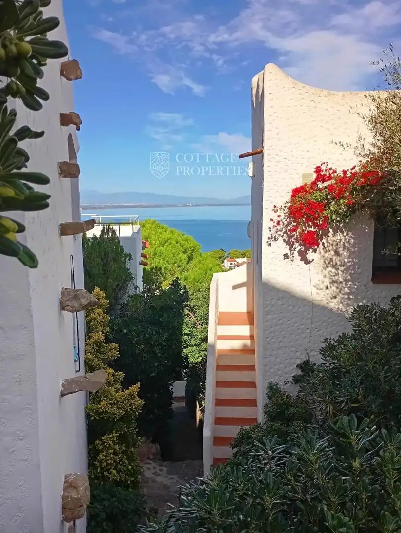 Vista exterior de Casa adosada en venta en L'Escala con Calefacción, Terraza y Piscina