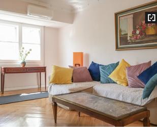 Living room of Flat to rent in  Madrid Capital  with Air Conditioner, Heating and Balcony