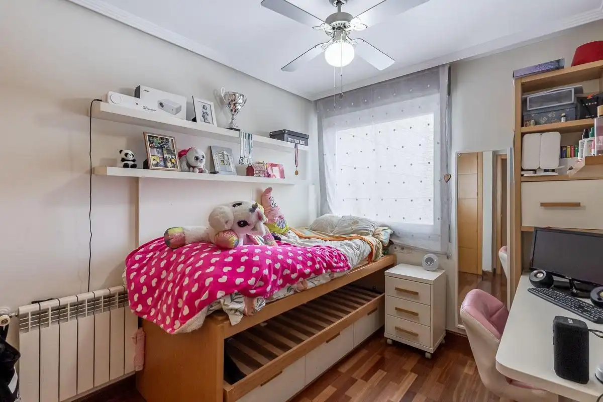Bedroom of Flat for sale in Granada  with Air Conditioner and Storage room